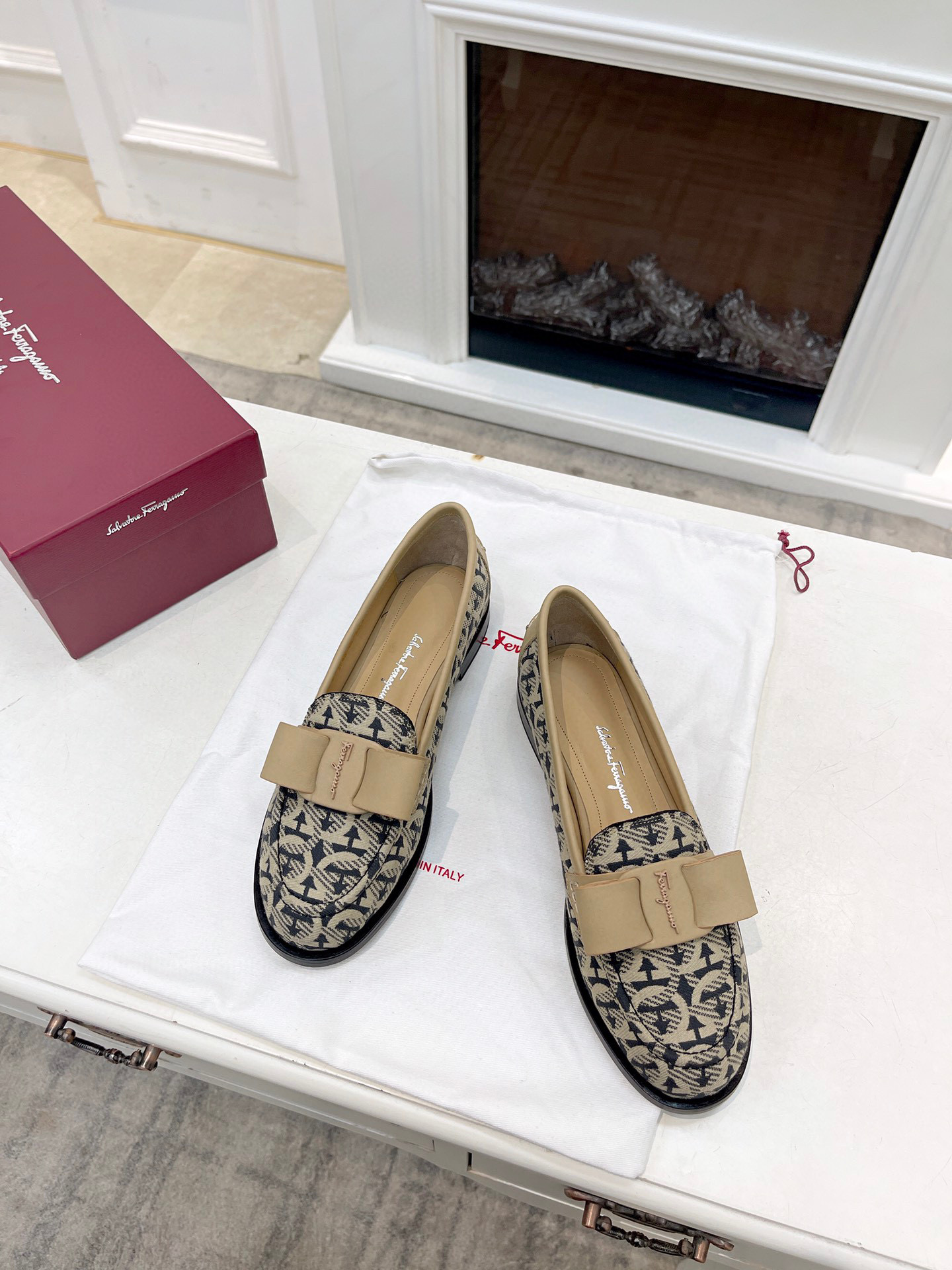 페라가모 여자 로포신발