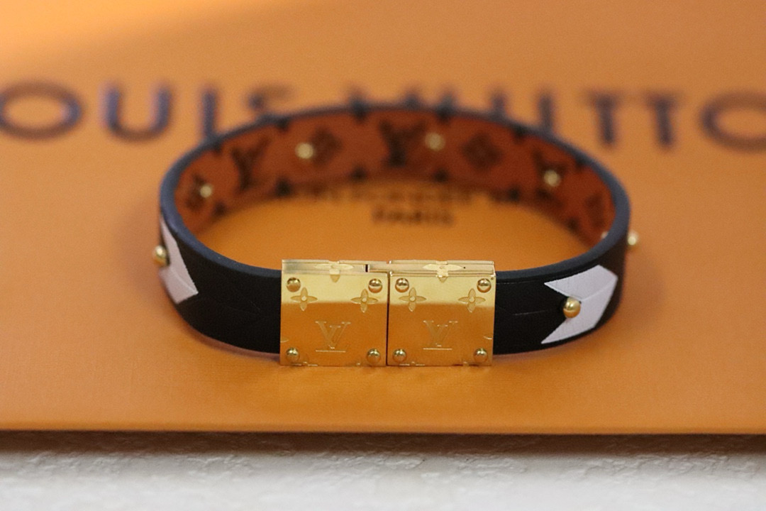 루이비통 팔찌