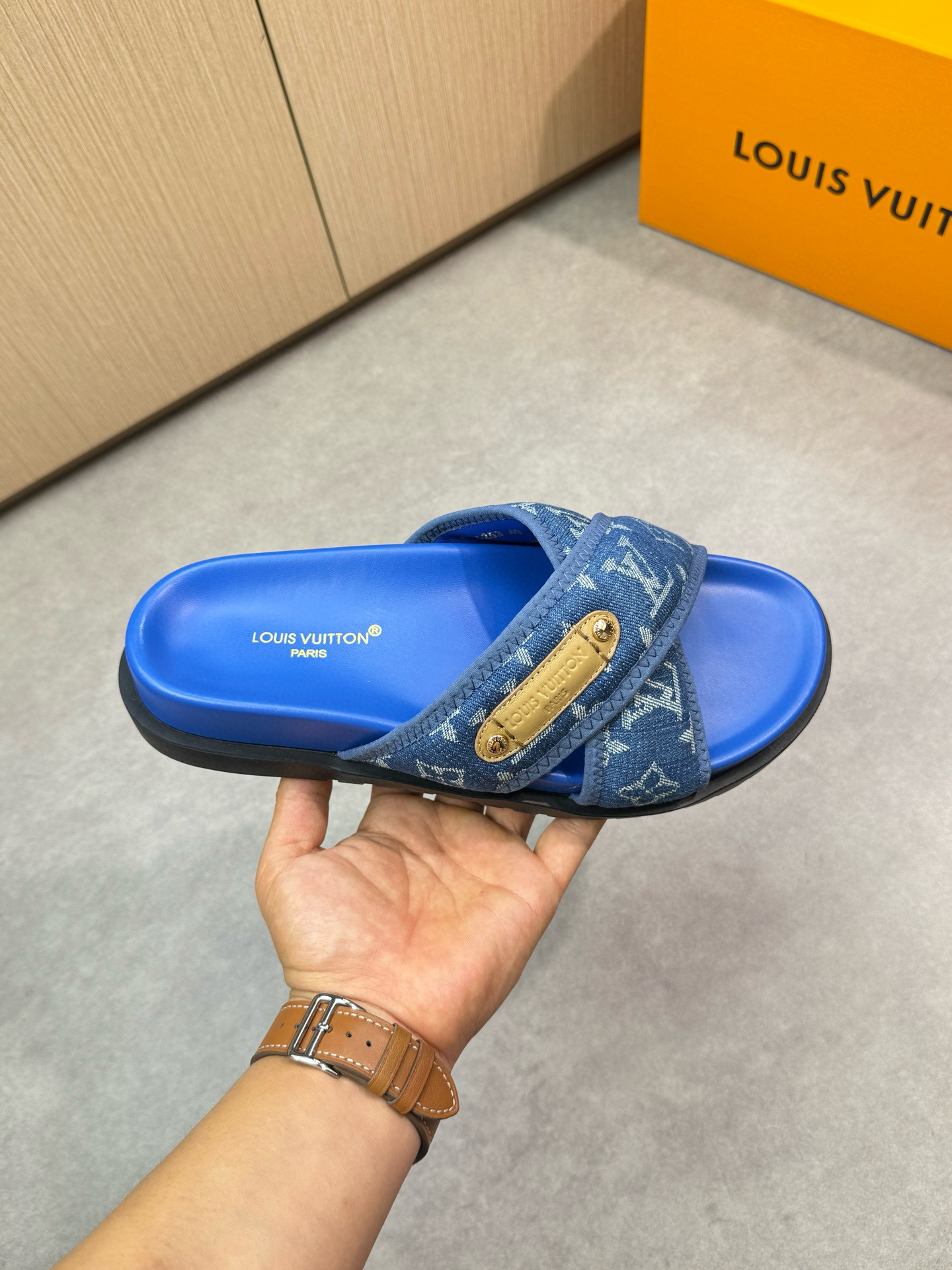 루이비통 남자 슬리퍼