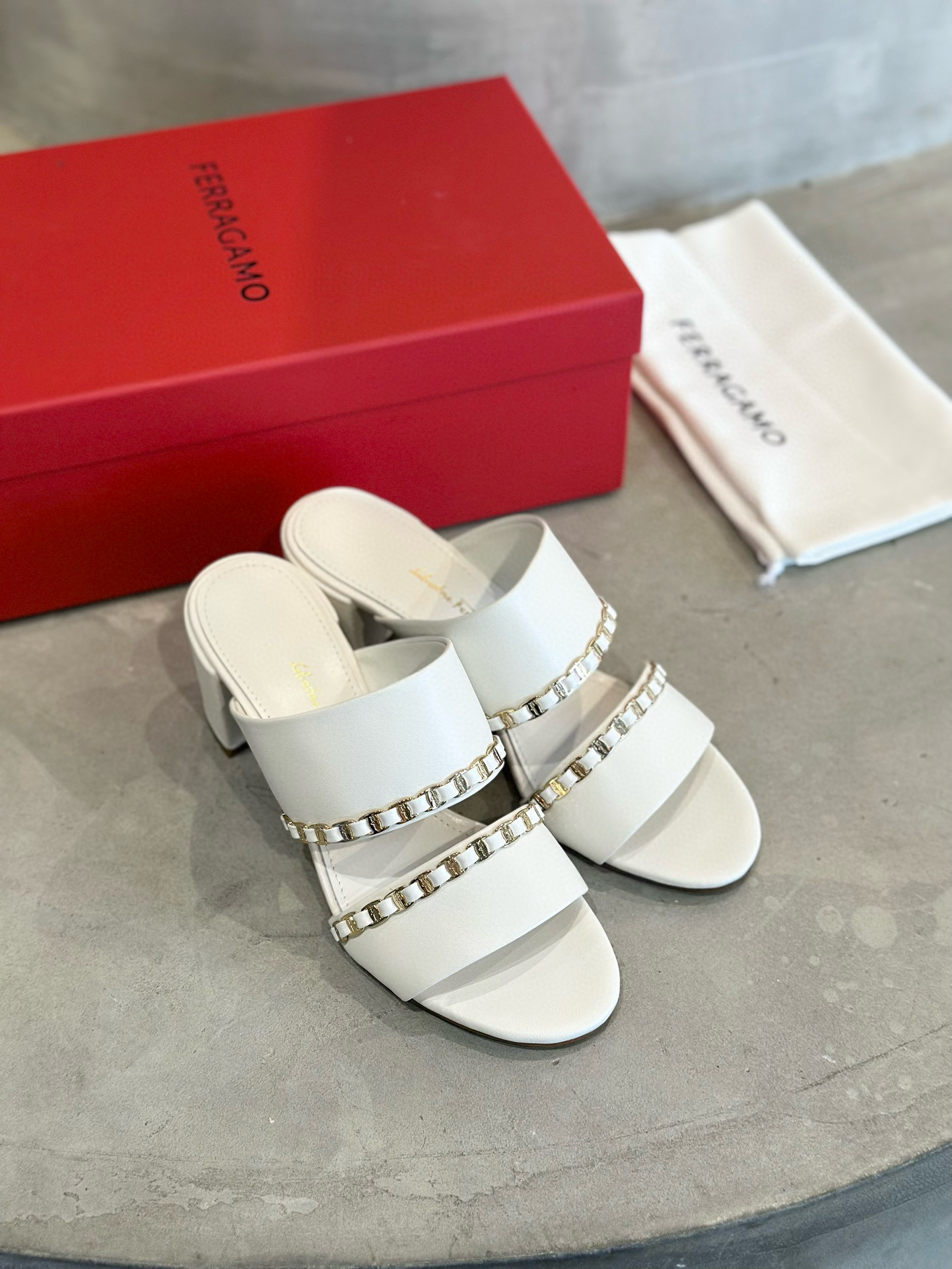 페라가모 5.5cm 여자 슬리퍼