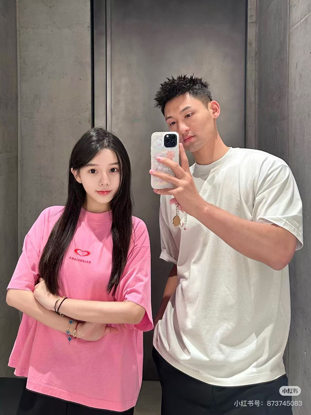 발렌시아가 남녀공용 반팔티