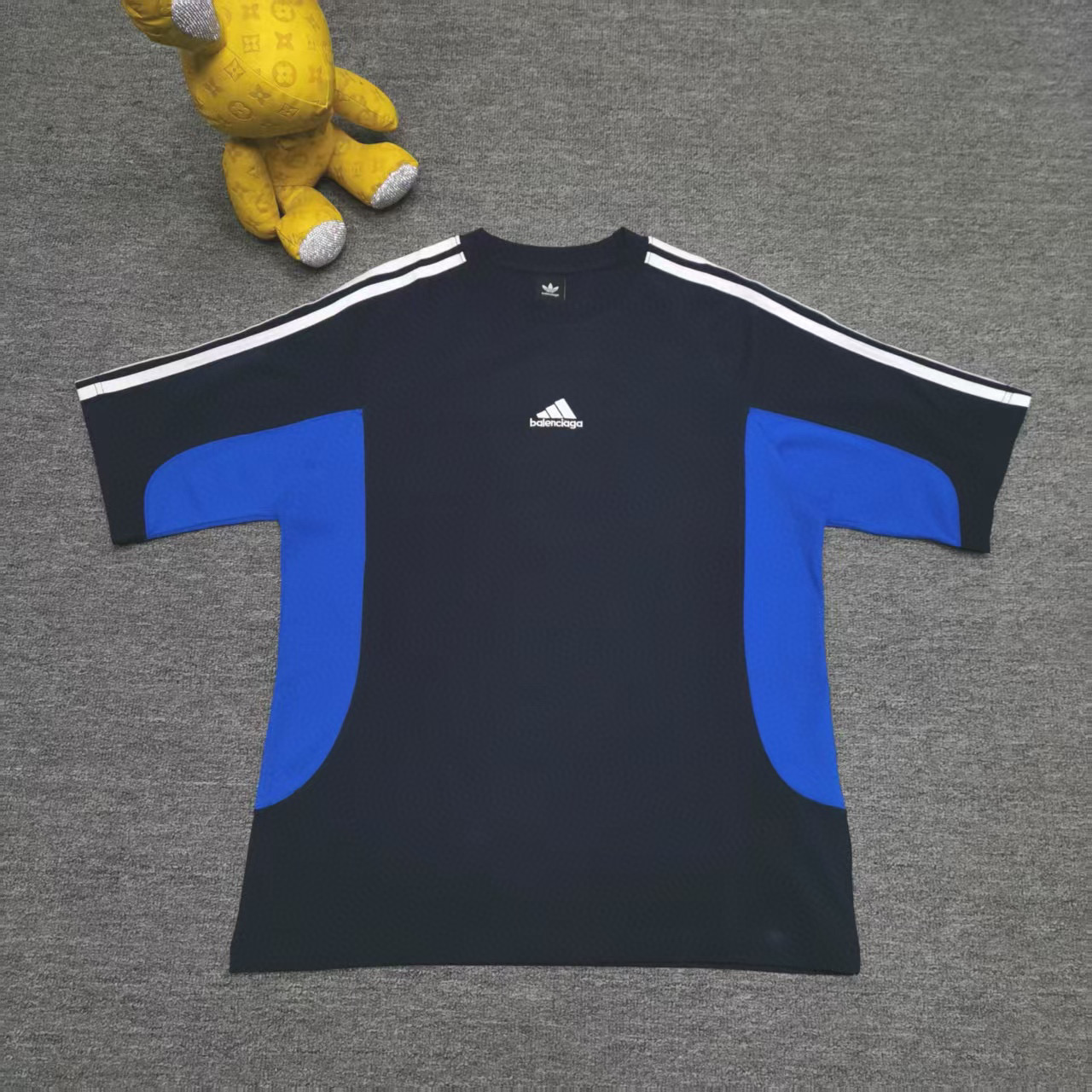 발렌시아가 남녀공용 반팔티