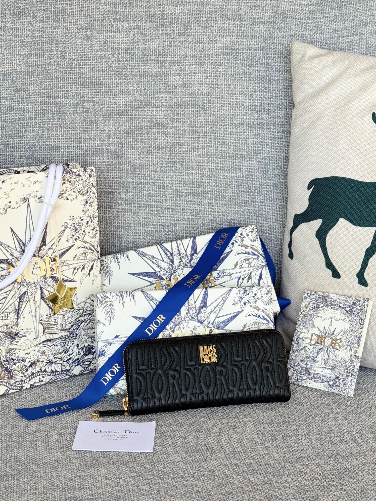 디올 S3604UBTK_M05N 여자 장지갑