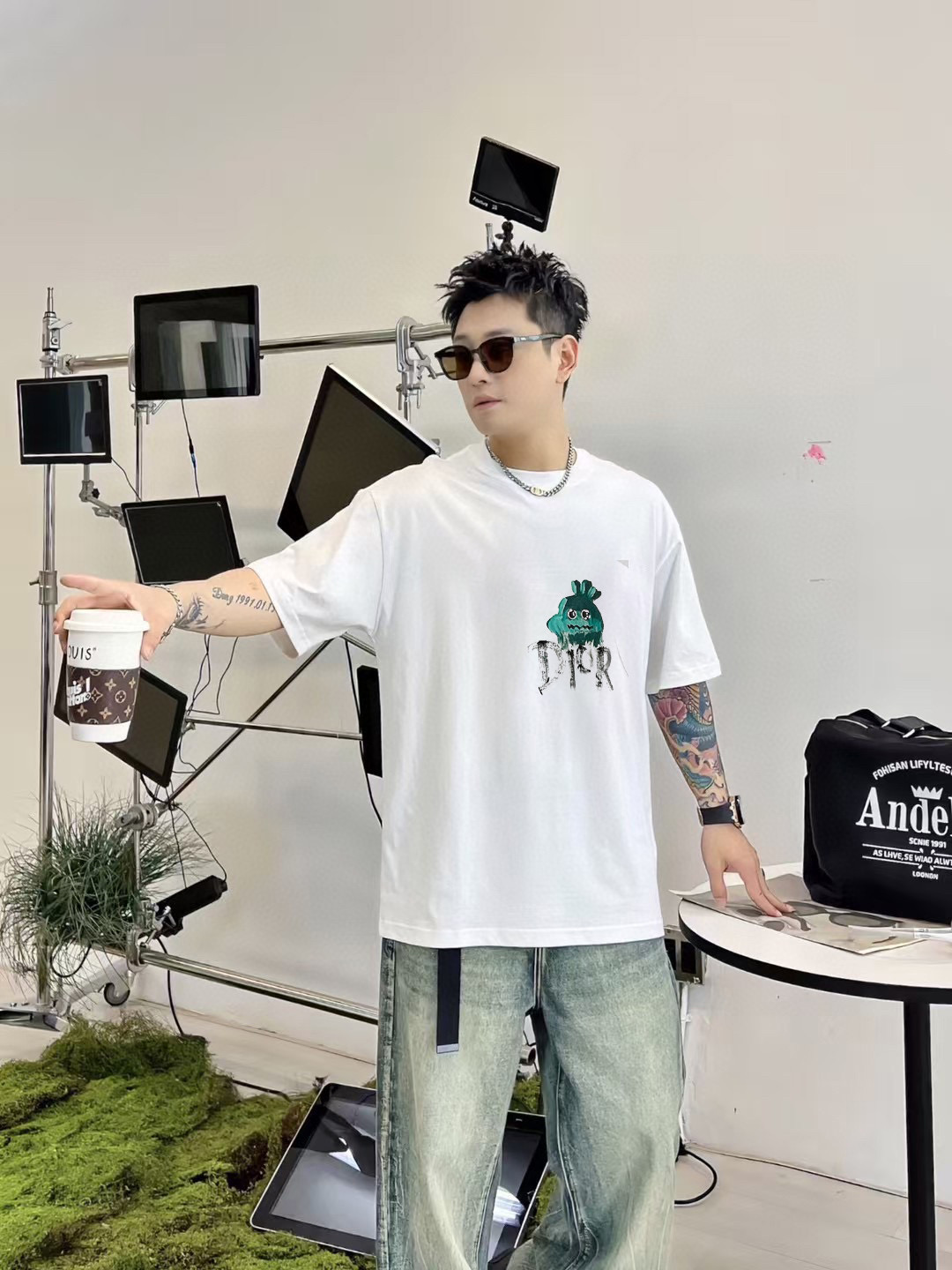 디올 2컬러 남자 반팔티