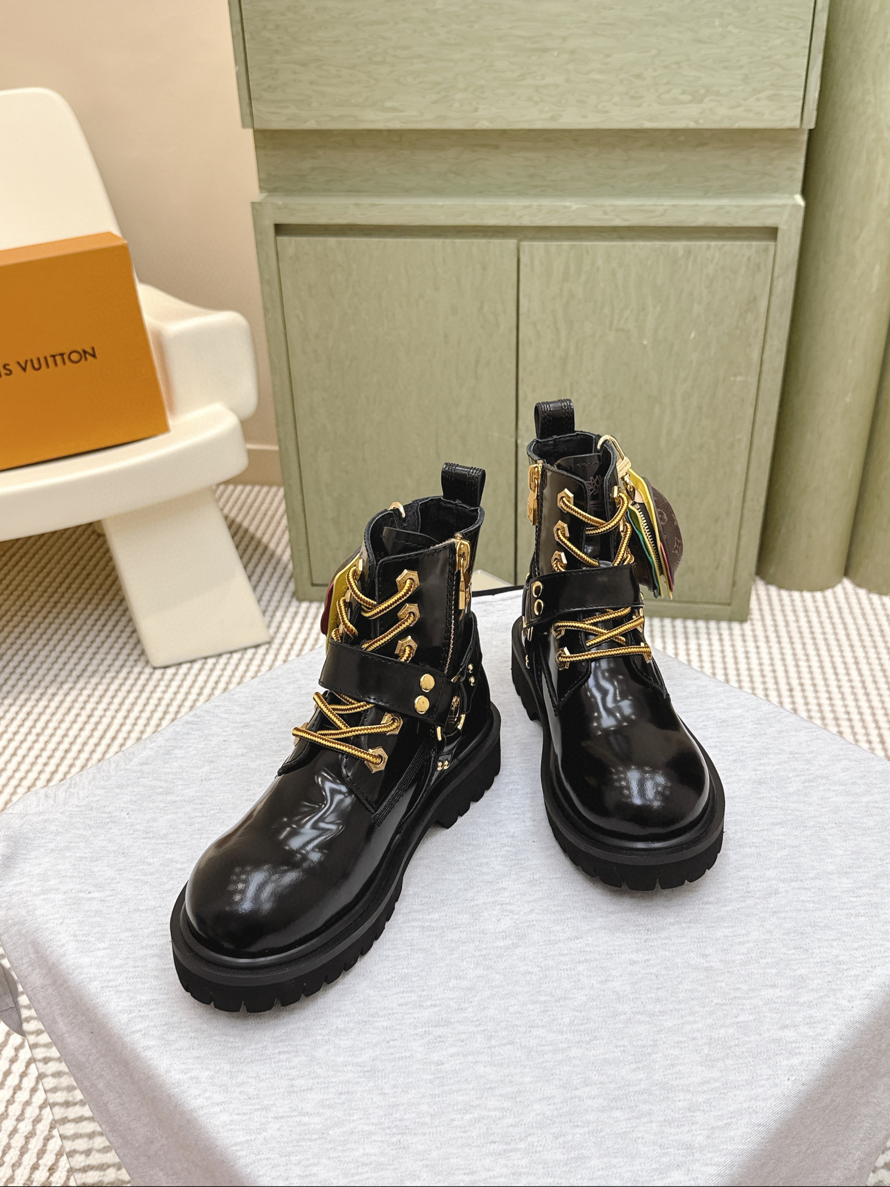 루이비통 4CM 남여공용 부츠