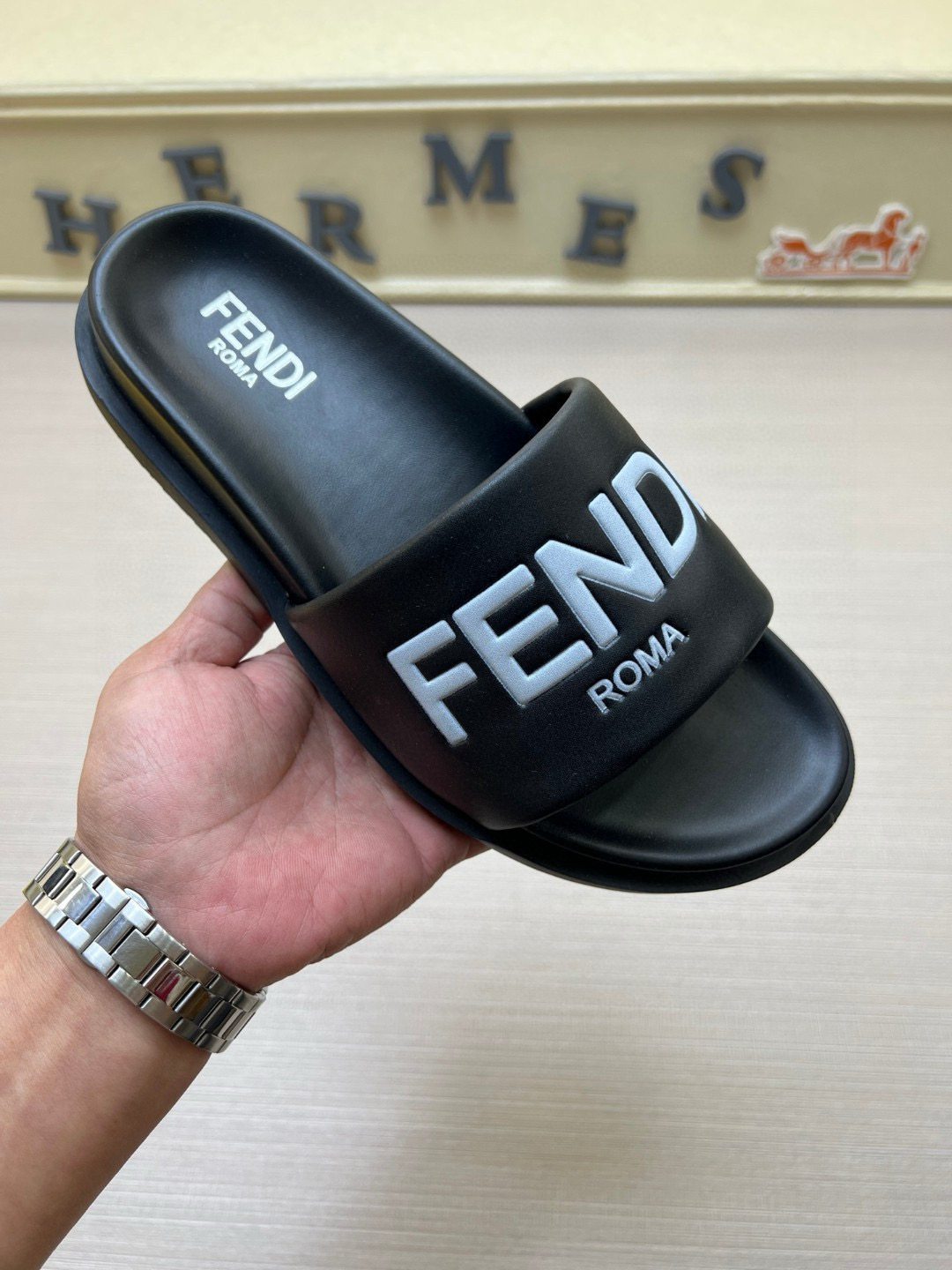 펜디 남자 슬리퍼