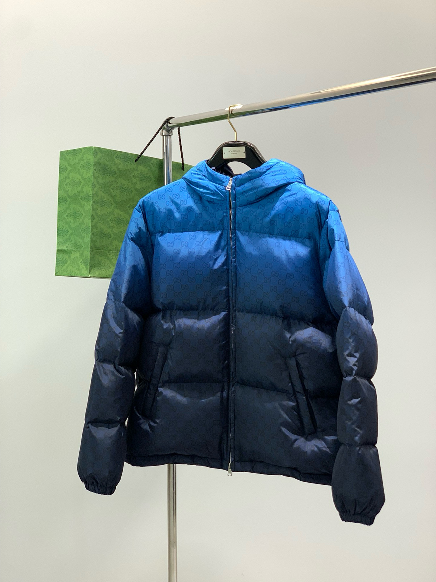 구찌 남자 패딩